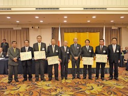 表彰式では各部門を代表して各１位の商組が表彰された