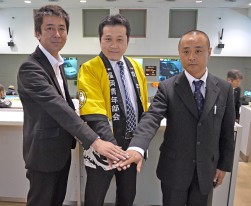 左からＪＵ佐賀田中新二青年部会長・同福岡菅原部会長・同長崎河野慎一郎部会長
