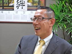 社員の成長に手応えを感じると語る塩原淳平社長