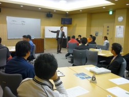 40名近い参加者が真剣に耳をかたむけた
