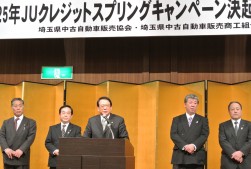 壇上で挨拶に立つ沼尾理事長