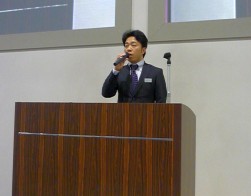 挨拶と抱負を語る熊崎尚樹代表取締役