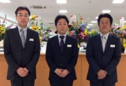 新役員 左から小野取締役、熊崎代表取締役、高木取締役