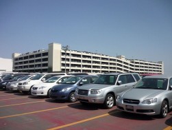 30億円の総工費で3,600台が収容可能な立体駐車場を建設