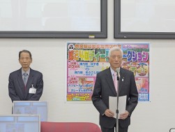 挨拶に立つ奈良県自動車販売店協会の海保勝雄副会長（奈良ダイハツ代表取締役）