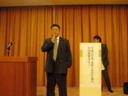 開会を宣言する工一氏