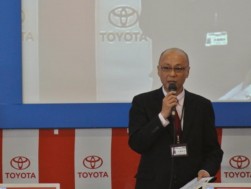 挨拶を述べる大島会場長