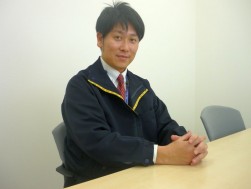 抱負を語る久保佳大チーフマネージャー