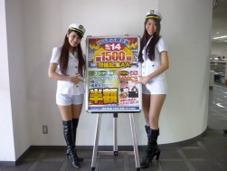 イベントチラシを紹介するＵＳＳガールズ