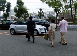 気になる車はすぐに試乗車コーナーへ誘導