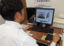 某買取店担当者は初回入力は5分程度で完了するので簡単と感想を語る