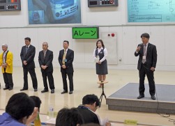 就任挨拶を述べる山口幸冶理事長