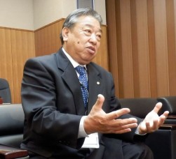 第一回青年部の成功に喜びの言葉を語る岩瀬晃彦理事長