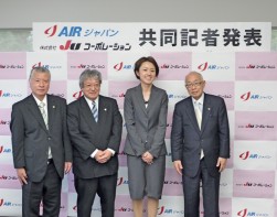 提携に尽力した損保ジャパン営業推進室福島純子リーダーを入れての記念撮影