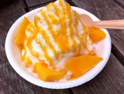 台湾カキ氷はミルクやフルーツフレーバーなどの味のついたふわふわの氷にフルーツをのせた台湾の夏の定番スイーツ（画像はイメージ）