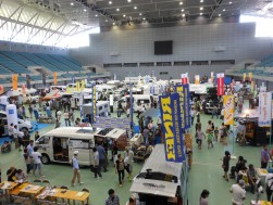 多数の来場でにぎわう会場