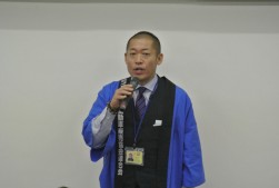挨拶に立つ黒沢青年部部会長