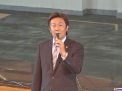 勉強会開催に先立ち挨拶に立つ安藤筆頭副理事長兼小売振興委員長