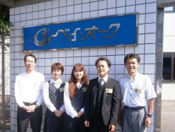 毎月多彩なイベントを企画する個性派集団（左から河崎武・福井妙子・三桝暎子・服部祥平・吉野建治）