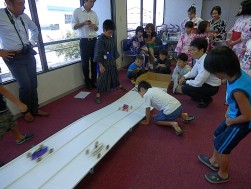 完成したクルマを走らせてタイムを競う