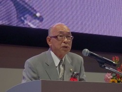 祝辞を述べる中販連の澤田稔会長