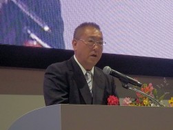 祝辞を述べるシティライトの丸山明社長