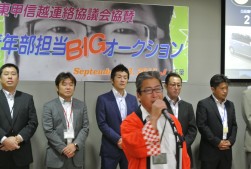 挨拶に立つ信末青年部部会長