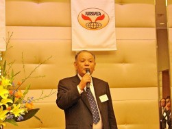 挨拶を行う佐藤理事長