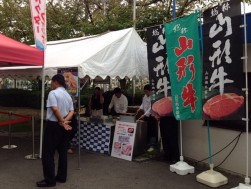 揚げたてアツアツのコロッケを500個無料配布
