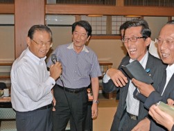 安部英雄金融委員長の突然の目標上積みに驚く理事