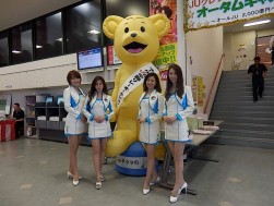 アイネスレディも来場してイベントを盛り上げた