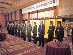 来賓・会員を出迎える役員
