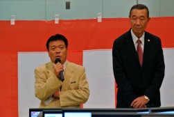 開催の挨拶に立つ川村理事長