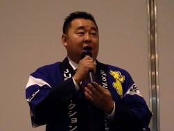 謝辞を述べる森川実青年部部会長