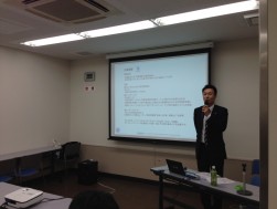 消費税増税の駆け込み需要の予想データによる顧客防衛と代替サイクル短縮について語る日野課長