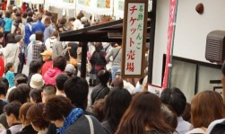 法多山尊永寺はＵＳＳ静岡会場から20分ほどの距離。厄除け団子はお正月はすさまじい行列ができる名物！