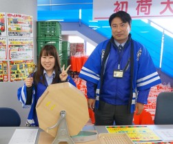 初荷大AAを盛り上げる会場スタッフ