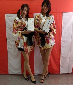 嵯峨乃焼を紹介するＵＳＳガールズ