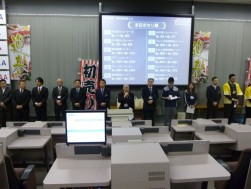 謝辞を述べる澤田稔理事長