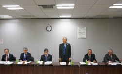 自動車整備記者説明会風景（写真中央：日整連・下平隆専務理事）