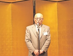 中締めを行ったＪＵ釧路古谷龍彦理事長