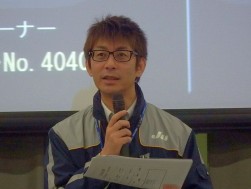 イベントの説明を述べる事務局長の小林英樹氏
