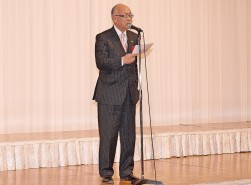 祝辞を述べるＪＵ中販連澤田稔会長