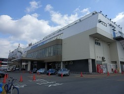 会場外観もリニューアル、８月はポス端末をタッチパネルへ、来年１月は８レーン稼働