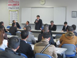 小川会長・CEOの説明を受け、視察団から真剣に質疑応答が交わされた