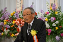 感謝の意を述べる最上育平氏