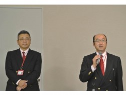 渡辺執行役員（左）と鹿島谷会場長（右）