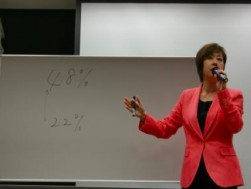 写真は昨年のオープンセミナー「女性客のファンをつくるための極意」の様子
