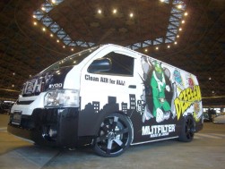 イベント会場に展示された「エムリットモービル」