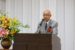 祝辞を述べるJU中販連澤田稔会長